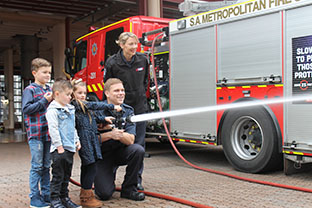 MFS Image - Station Tour with children and the hose Tile